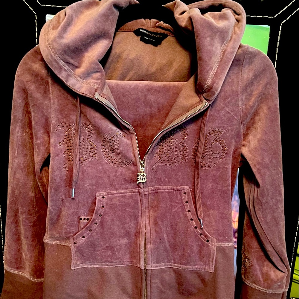 BCBG Adorable Velour sweat suit.💕